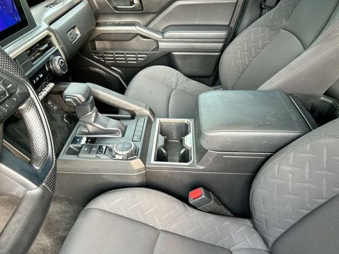 Used 2024 Toyota Tacoma SR5 AWD/4WD image 29