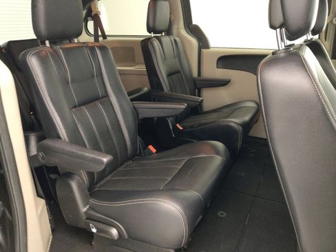 Used 2019 Dodge Grand Caravan SXT FWD image 19