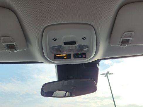 Used 2025 Chevrolet Trax LT image 20