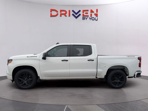 Used 2023 Chevrolet Silverado 1500 Custom image 2