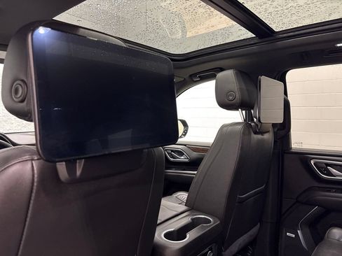 Used 2021 Chevrolet Suburban High Country AWD/4WD image 32