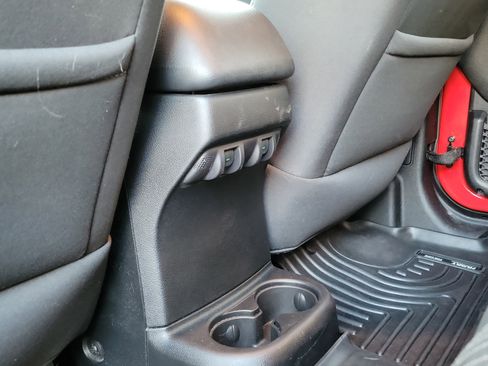 Used 2012 Jeep Wrangler Unlimited Sport image 13