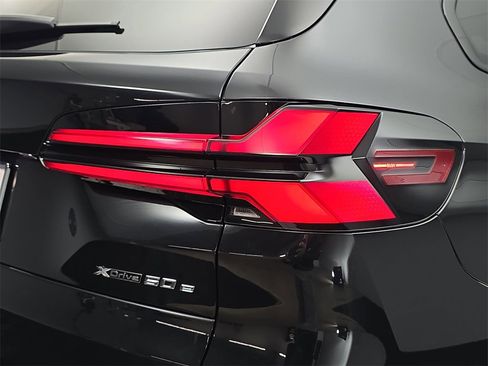 New 2026 BMW X5 xDrive50e w/ Executive Package image 33