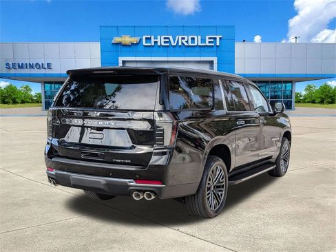 New 2026 Chevrolet Suburban Premier image 4