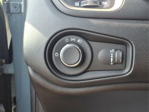Used 2017 Jeep Renegade Sport w/ Power & Air Group AWD/4WD image 14