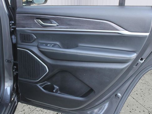 Used 2021 Jeep Grand Cherokee L Limited image 38