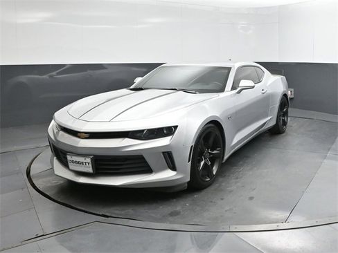 Used 2018 Chevrolet Camaro LT w/ Technology Package image 28