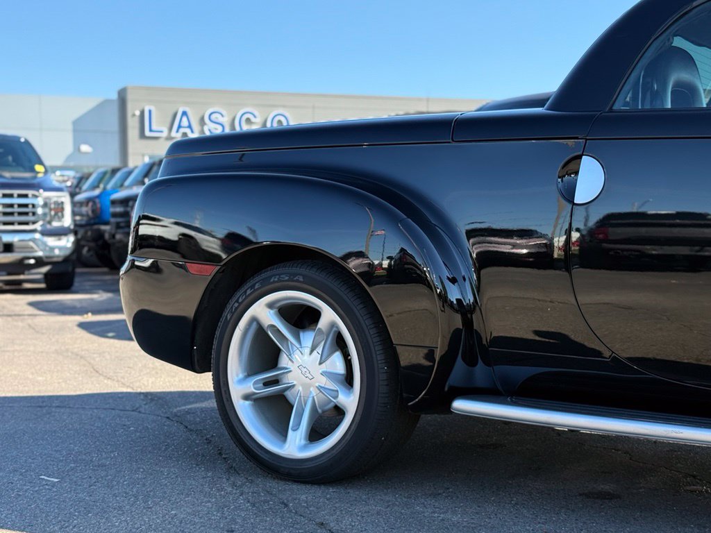 Used 2003 Chevrolet SSR w/ Preferred Equipment Group RWD image 23