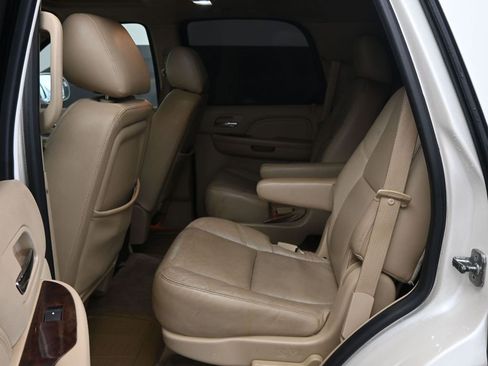 Used 2013 Cadillac Escalade Luxury image 21