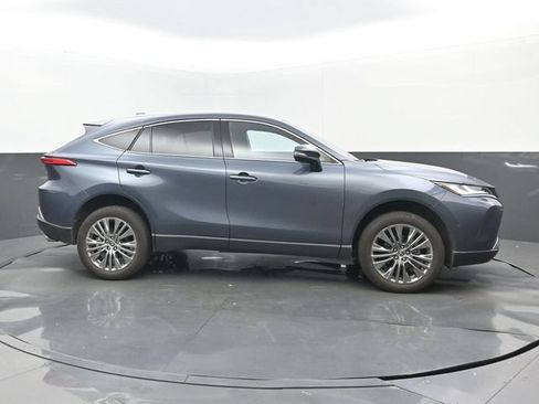 Used 2024 Toyota Venza XLE AWD/4WD image 2