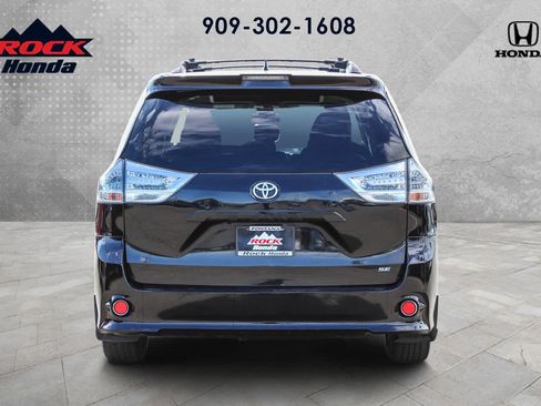 Used 2018 Toyota Sienna SE image 5