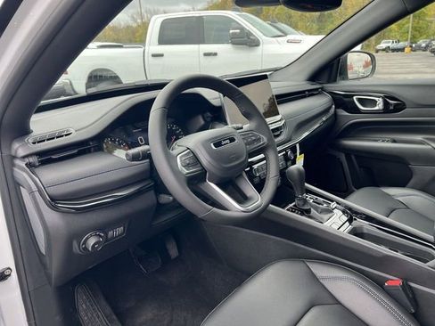 Used 2026 Jeep Compass Limited AWD/4WD image 10