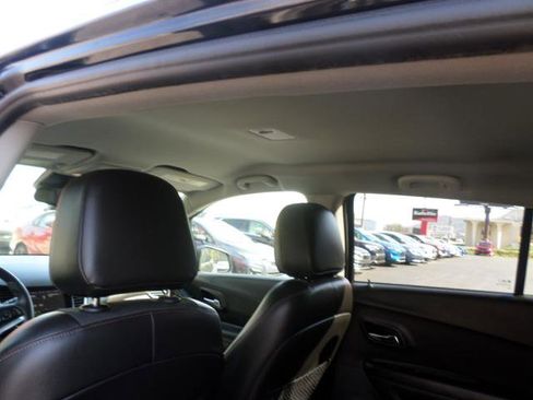 Used 2019 Chevrolet Trax LT w/ LT Convenience Package image 38