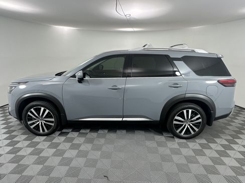 Used 2025 Nissan Pathfinder Platinum w/ Cargo Package FWD image 2