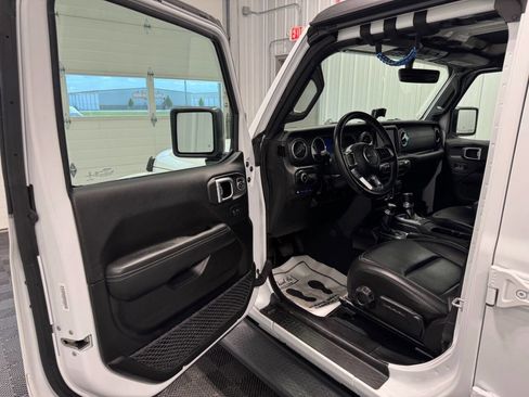 Used 2022 Jeep Wrangler Unlimited Sahara w/ Cold Weather Group image 11