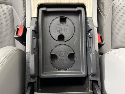 Certified 2024 Toyota Venza Limited image 34