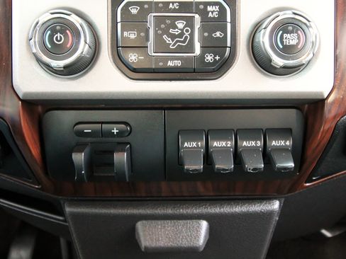 Used 2016 Ford F350 Lariat w/ Lariat Ultimate Package image 33