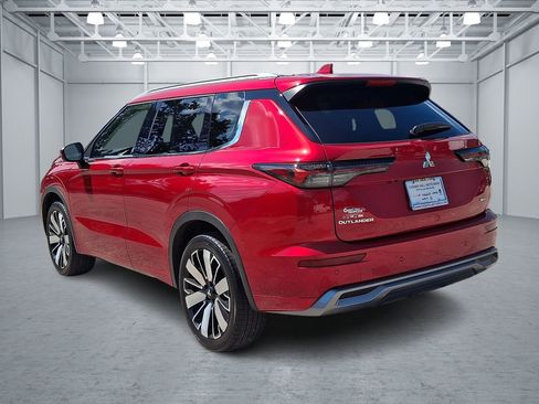Used 2025 Mitsubishi Outlander SEL FWD image 3
