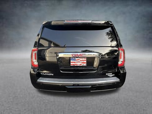 Used 2017 GMC Yukon Denali RWD image 5