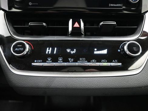 Used 2022 Toyota Corolla LE image 12