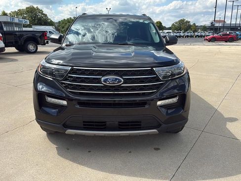 Used 2022 Ford Explorer XLT w/ Equipment Group 202A image 8
