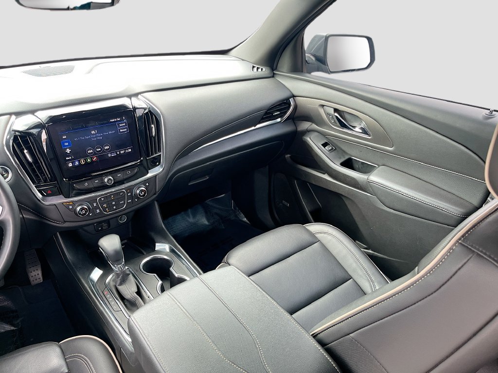 Used 2023 Chevrolet Traverse Premier FWD image 24