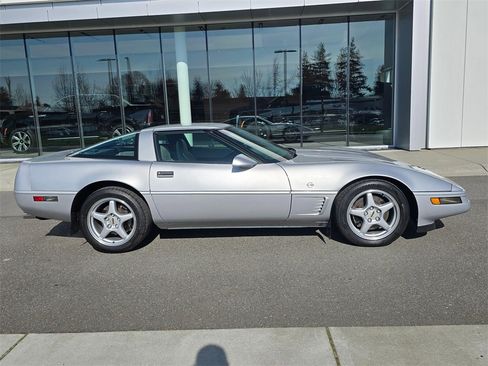 Used 1996 Chevrolet Corvette Coupe image 6