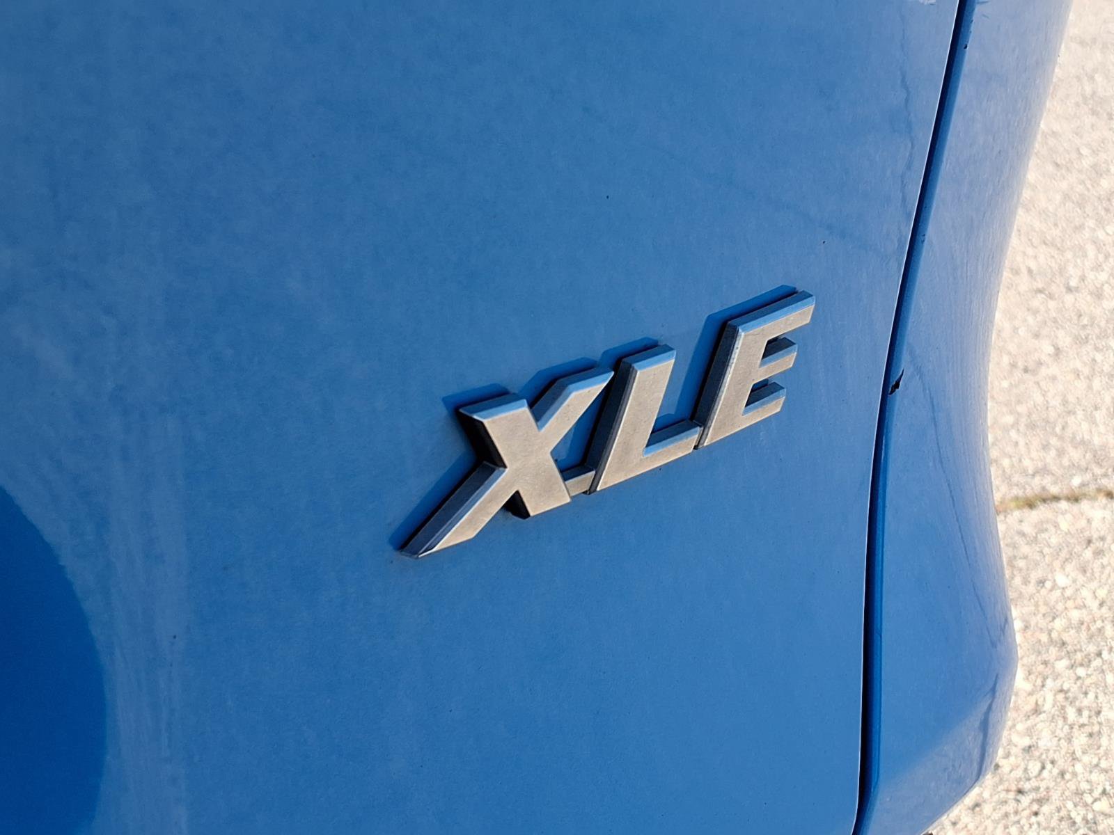 Used 2020 Toyota RAV4 XLE w/ Convenience Package FWD image 9