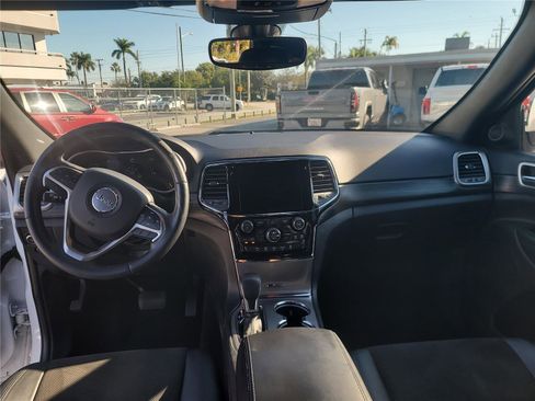 Used 2019 Jeep Grand Cherokee Altitude image 12