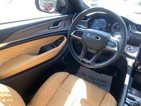 New 2025 Jeep Grand Cherokee Summit image 36