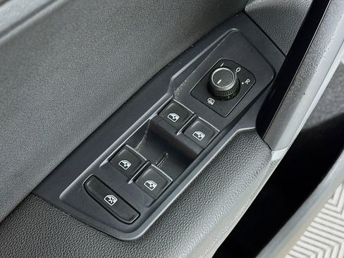 Used 2018 Volkswagen Tiguan SE w/ Front Fog Lights Package FWD image 20
