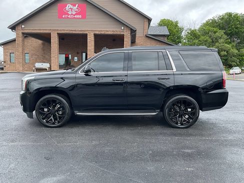 Used 2017 GMC Yukon SLT w/ Premium Edition AWD/4WD image 2