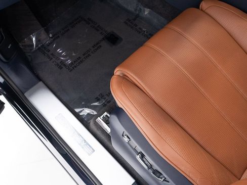 Used 2023 Bentley Bentayga Extended Wheelbase AWD/4WD image 12