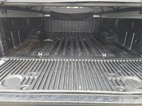 Used 2017 Nissan Titan SV image 22