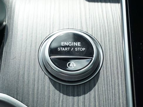 Used 2025 Mercedes-Benz GLC 300 4MATIC image 31