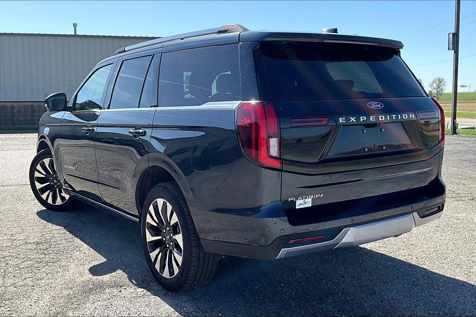 Used 2025 Ford Expedition Platinum w/ Driver's Package AWD/4WD image 6