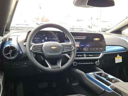 New 2026 Chevrolet Equinox EV LT image 24