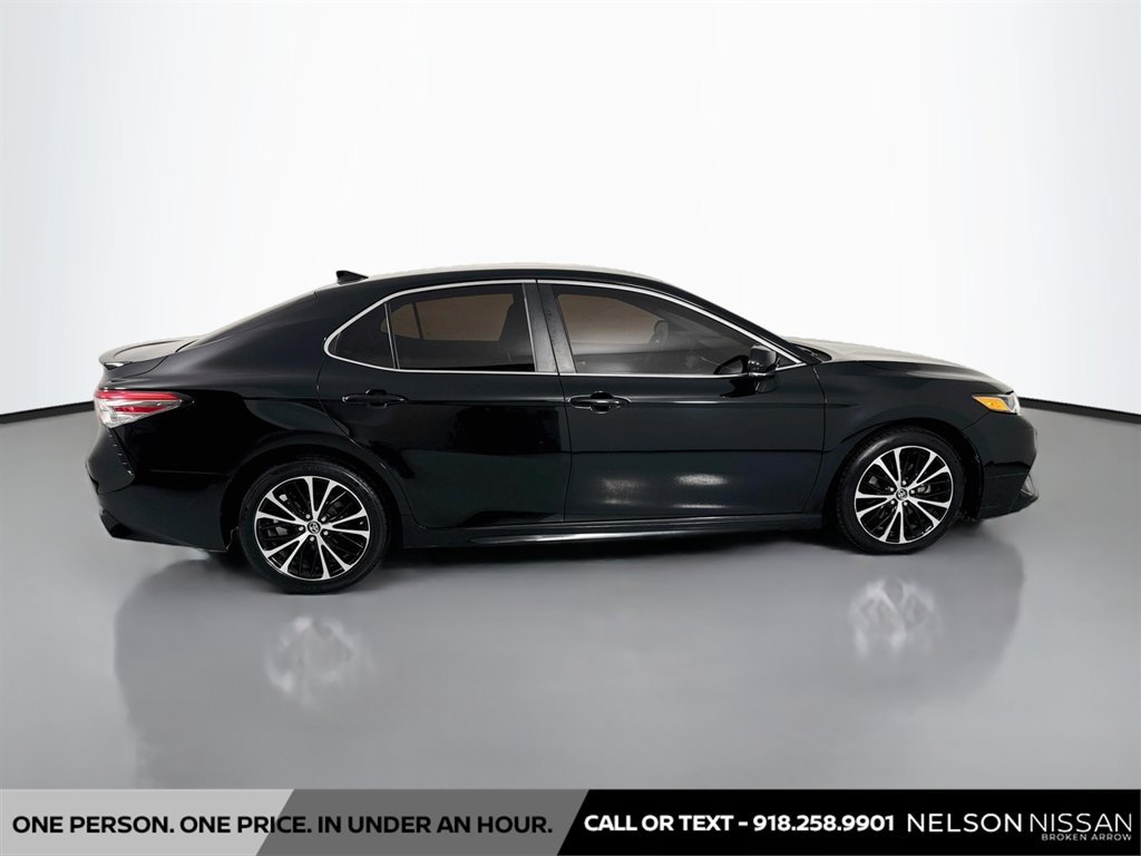 Used 2018 Toyota Camry SE w/ Audio Package FWD image 4