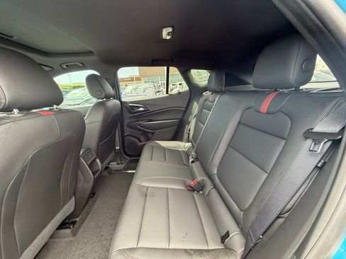 Used 2025 Chevrolet Trax RS w/ Sunroof Package FWD image 17