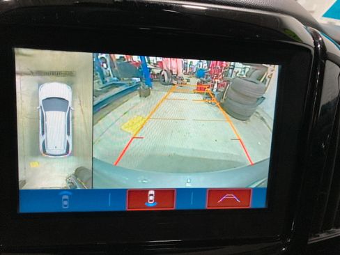 Used 2018 Chevrolet Traverse LT image 33