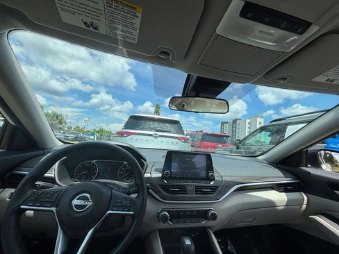 Used 2025 Nissan Altima 2.5 SV FWD image 35