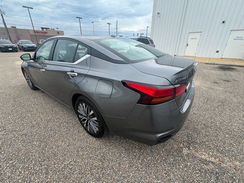 Used 2025 Nissan Altima 2.5 SV FWD image 7