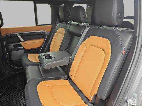 Used 2024 Land Rover Defender 110 X-Dynamic SE AWD/4WD image 17