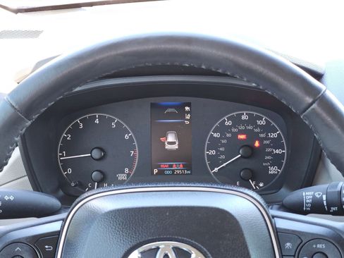 Used 2024 Toyota Corolla Cross LE image 23