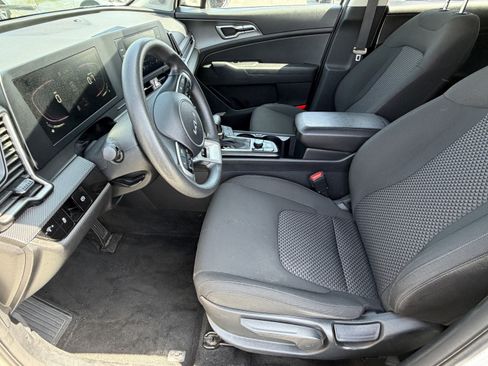 Used 2024 Kia Sportage LX image 11