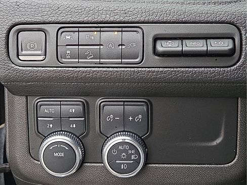 Used 2021 GMC Yukon XL Denali w/ Denali Premium Package image 22