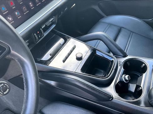 Used 2025 Porsche Cayenne Coupe AWD/4WD image 16