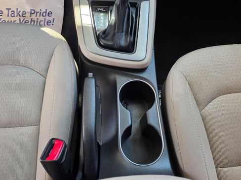 Used 2017 Hyundai Elantra SE FWD image 16