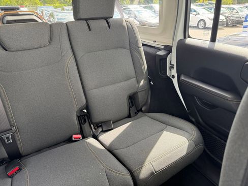 Used 2025 Jeep Wrangler Sahara image 36