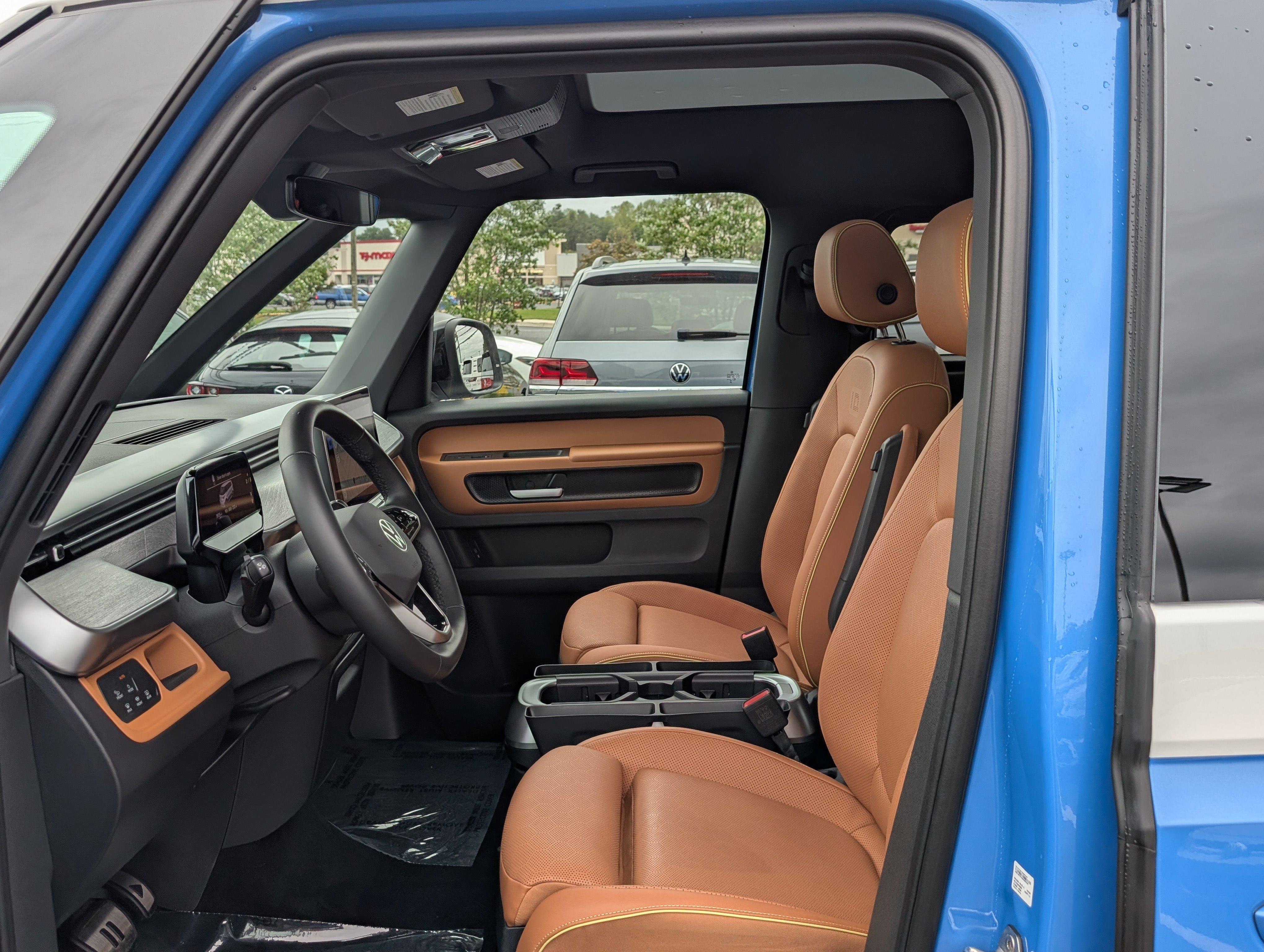 Used 2025 Volkswagen ID. Buzz Pro S Plus w/ Cupholders Package AWD/4WD image 17